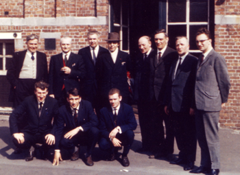Het onderwijzend personeel van de gemeentelijke jo,gensschool in 1965